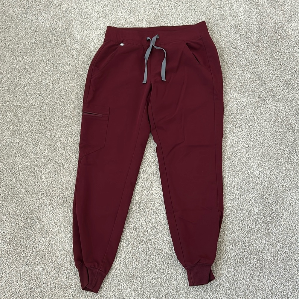 Figs zamora jogger burgundy XS petite
